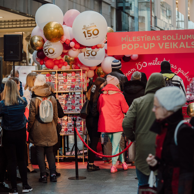 Galerijas bilde no.3 - Zīmols “Laima” radījis pirmo pop-up veikalu Latvijā, kurā var norēķināties ar mīlestības solījumu