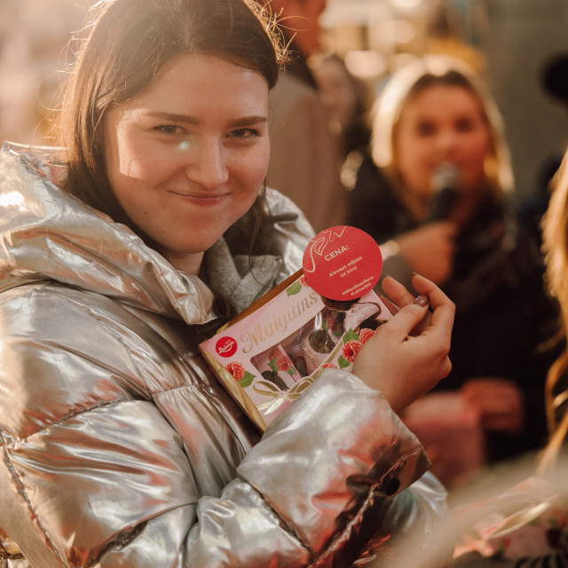 Galerijas bilde no.4 - Zīmols “Laima” radījis pirmo pop-up veikalu Latvijā, kurā var norēķināties ar mīlestības solījumu