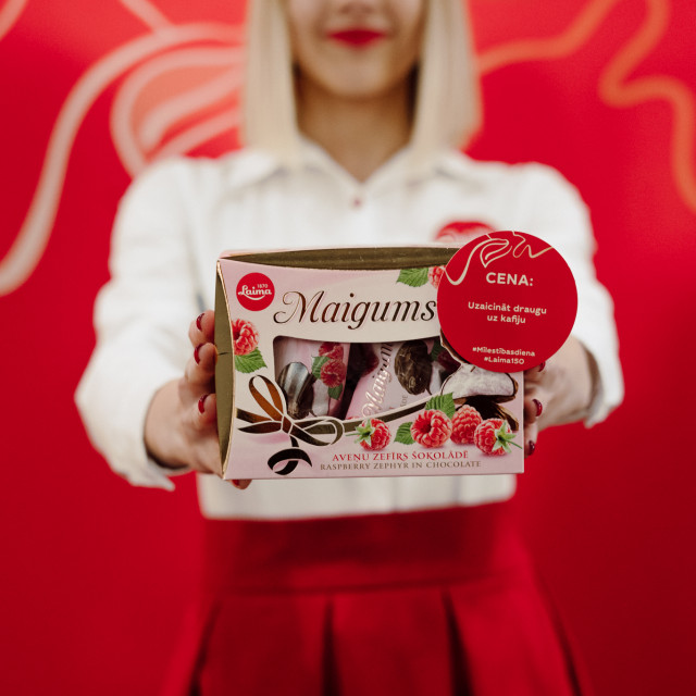 Galerijas bilde no.2 - Zīmols “Laima” radījis pirmo pop-up veikalu Latvijā, kurā var norēķināties ar mīlestības solījumu