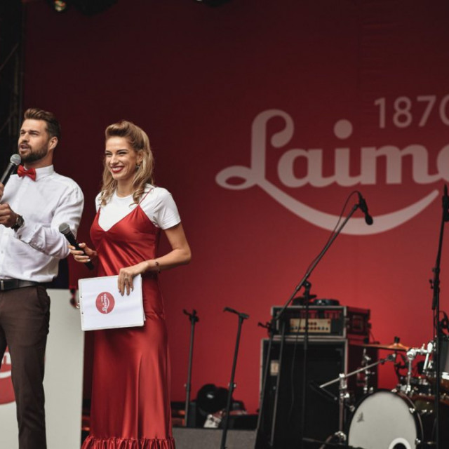 Galerijas bilde no.3 - Foto: “Laimas” fabrikas pagalmā svin Šokolādes svētkus